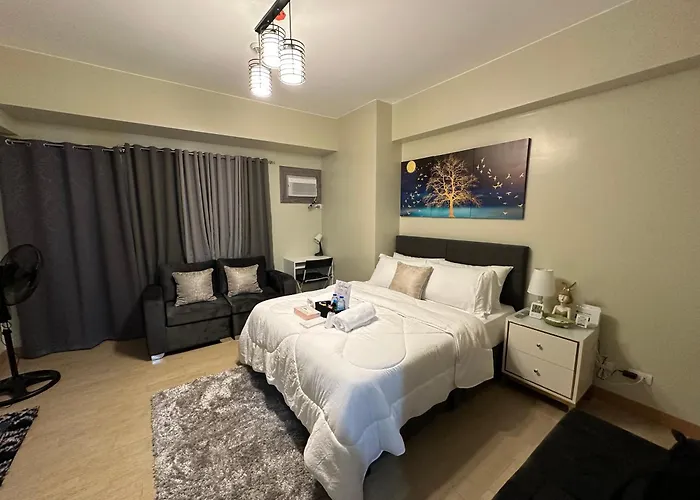 Cozy With Queen Size Bed In Araneta Quezon